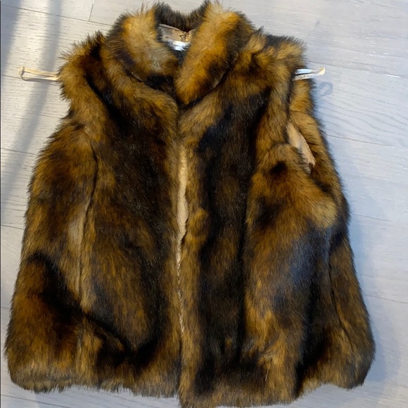 Faux Fur Vest - Picture 1 of 3